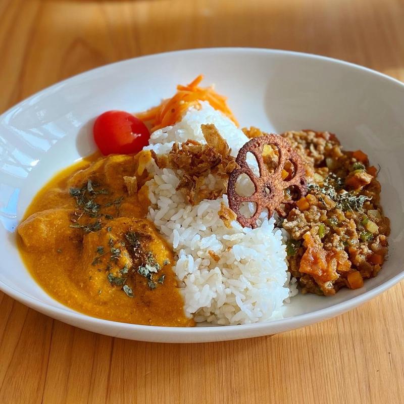 カレーあいがけ(バターチキンカレー＆野菜たっぷりドライカレー)(EPICE CAFE )