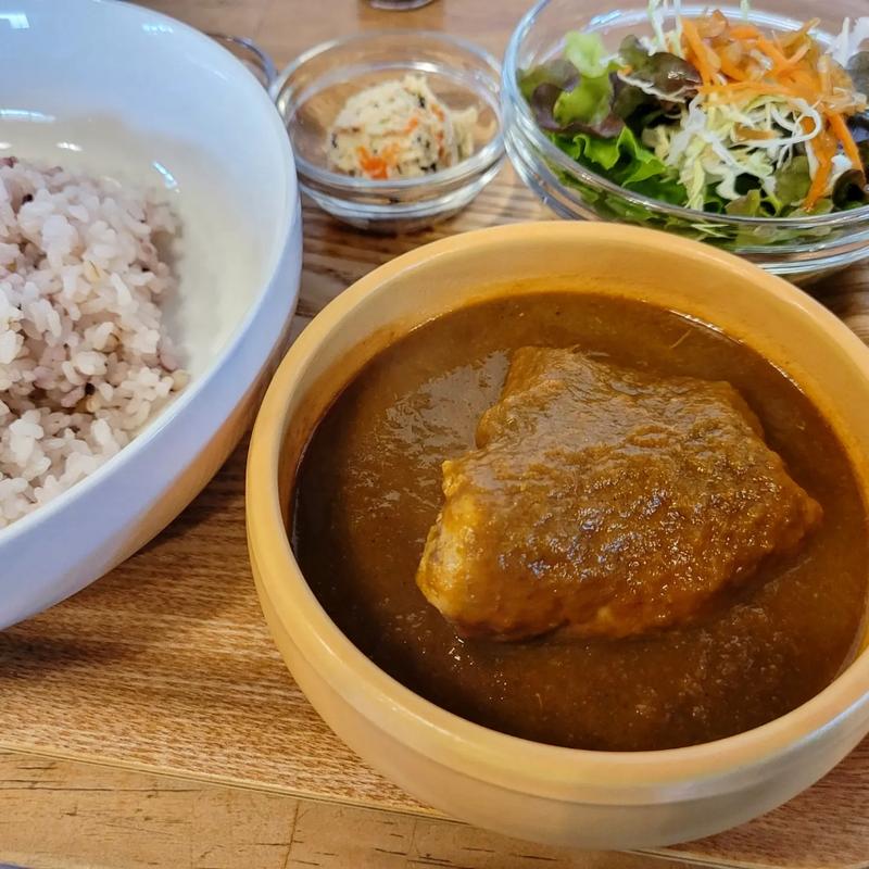 やまゆりポークのとろける豚バラ肉のカレー(HAPPY cafe 食堂)