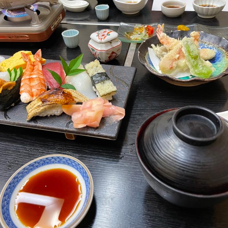 (寿司割烹なだか)