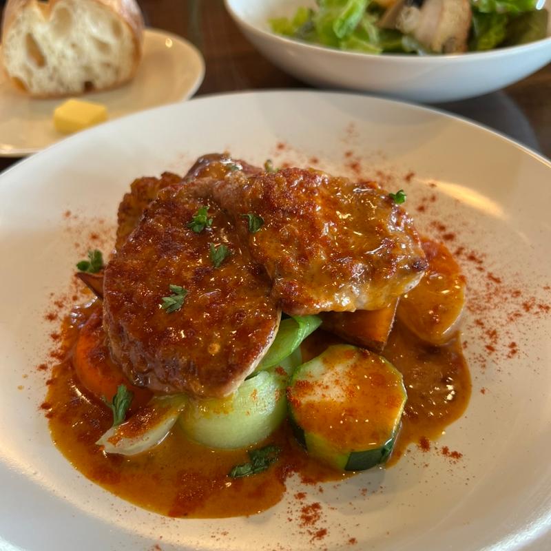 豚ヒレのソテー パプリカソース(ビストロ ヴァン デリス)