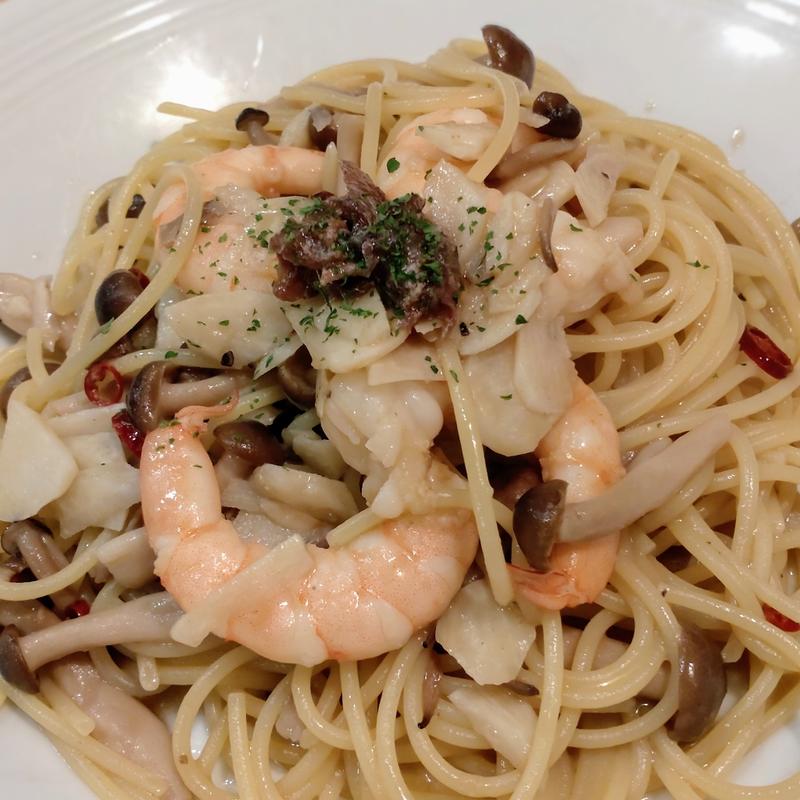 エビとキノコのアンチョビソース(松下雄二屋)