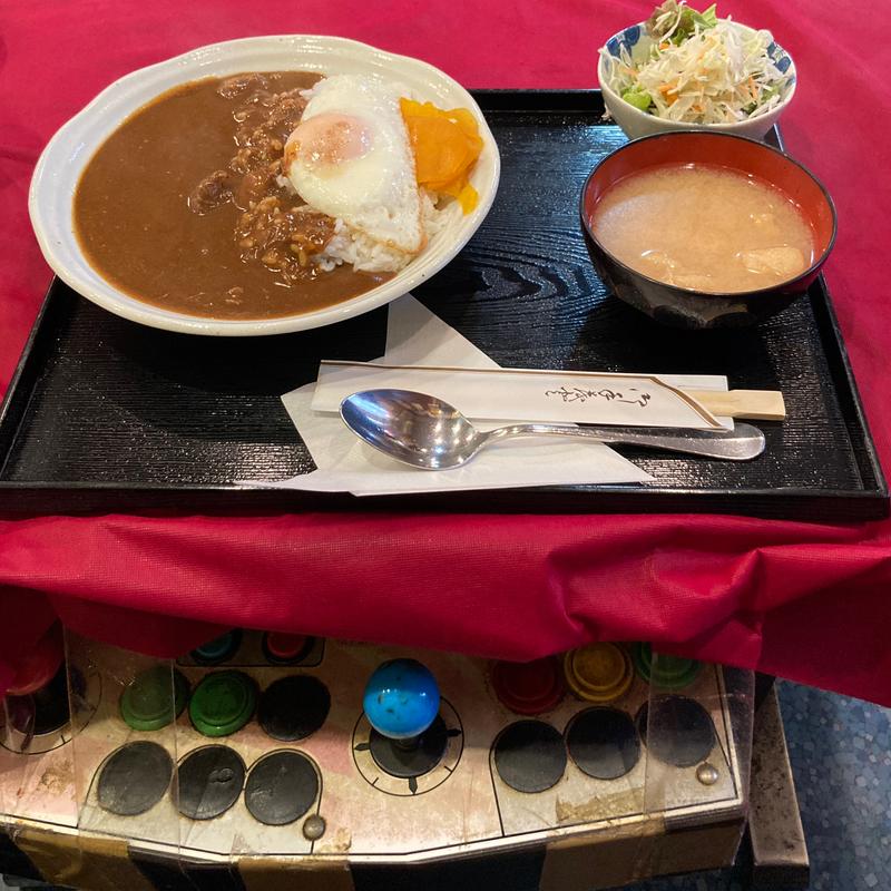 目玉焼き付きビーフカレーライス(pコック)