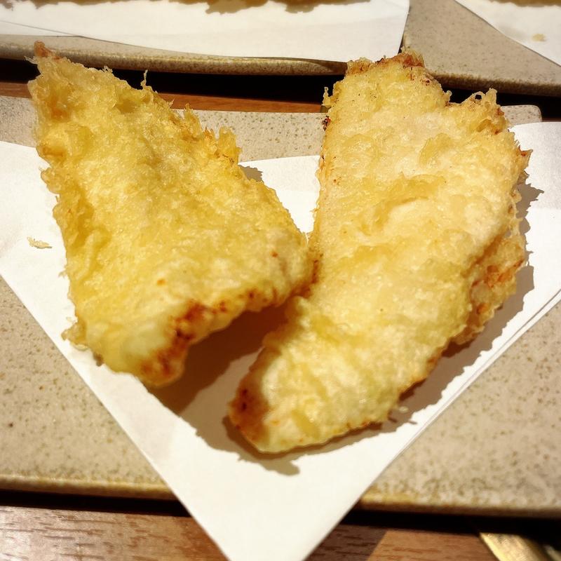 かしわの天ぷら（2枚）(肉やきとだしと博多うどん中目黒はし田)