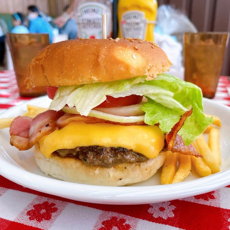 ベーコンチーズバーガー(Lucy's Bakery & Kitchen)