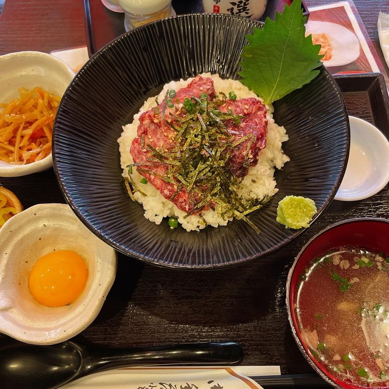 (肉もつ屋 神坊)