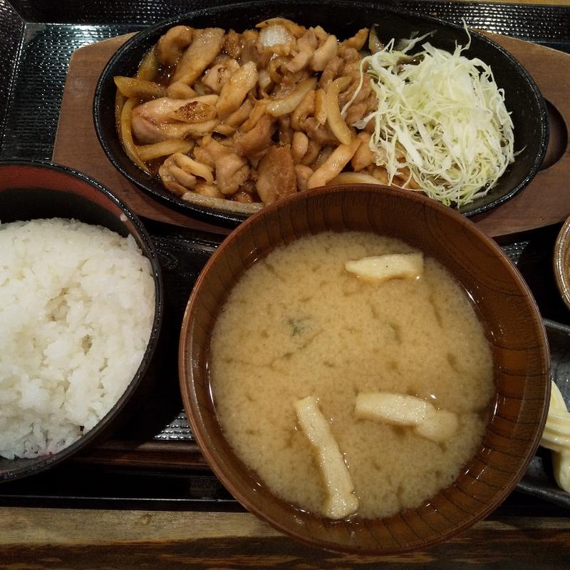 鶏生姜焼き定食(しんぱち食堂 蒲田店)