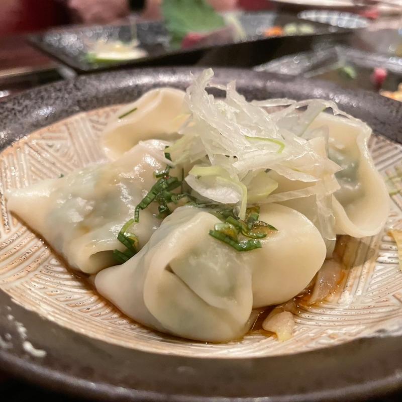 水ギョーザ辛ニラ正油掛け(男前料理と五島列島直送の魚　神保町 無花果ichijiku )