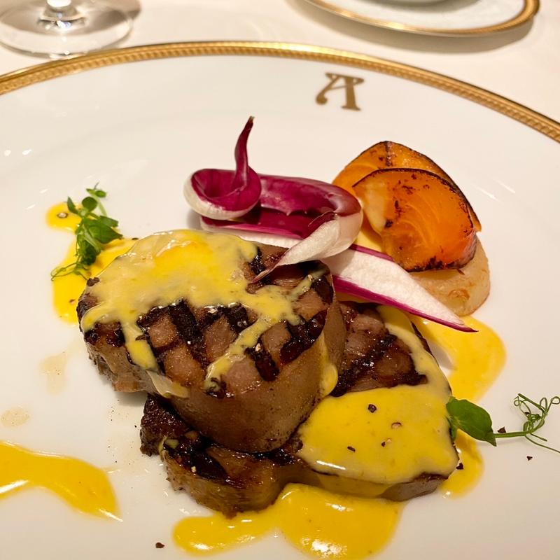 和牛タンのグリエ　ミモレットチーズのヴィネグレットソース(アピシウス)