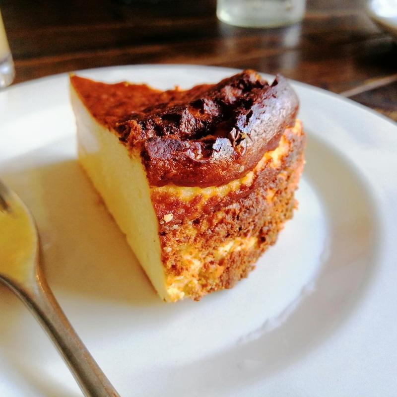 バスクチーズケーキ(AWORKS カフェ学芸大学店)