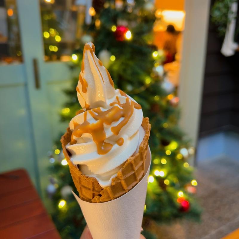 北海道生乳ソフトクリーム+トッピングソース(cafe cour カフェ クール)