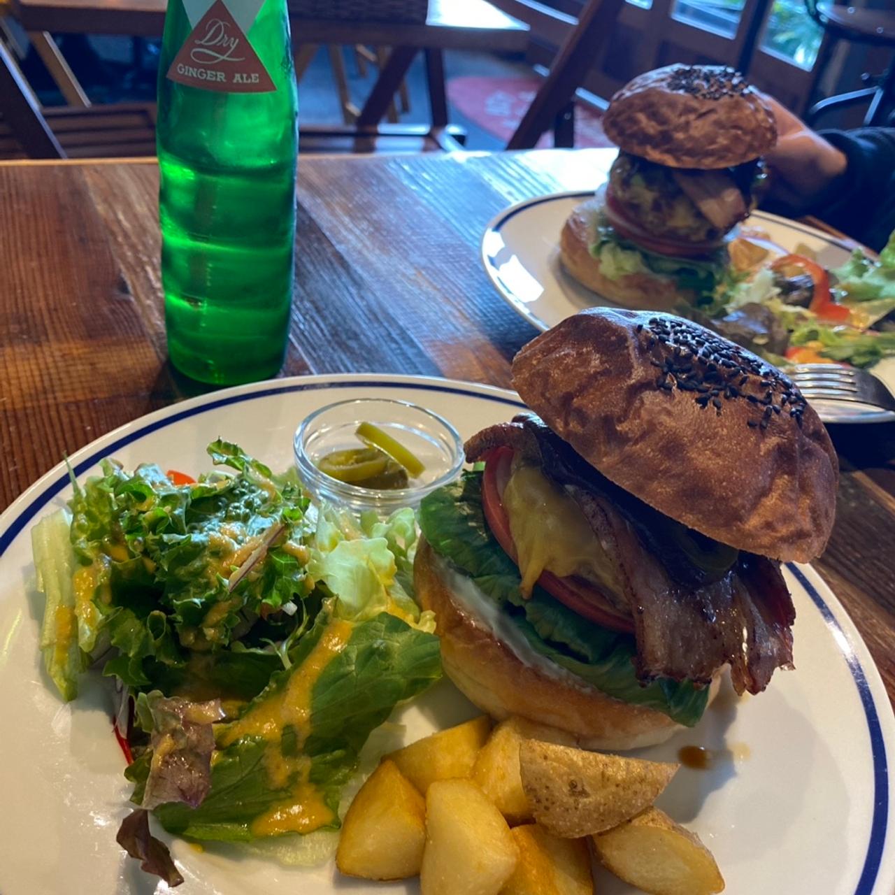 ダブルチーズバーガー(Deli☆Boy BROS. HAMBURGERS(デリボーイ・ブロス・ハンバーガーズ))の口コミ一覧 おいしい一皿