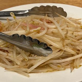 もやしとベーコンのナンプラー炒め(アジアの料理とお酒 チャムチャ ~chamcha~)