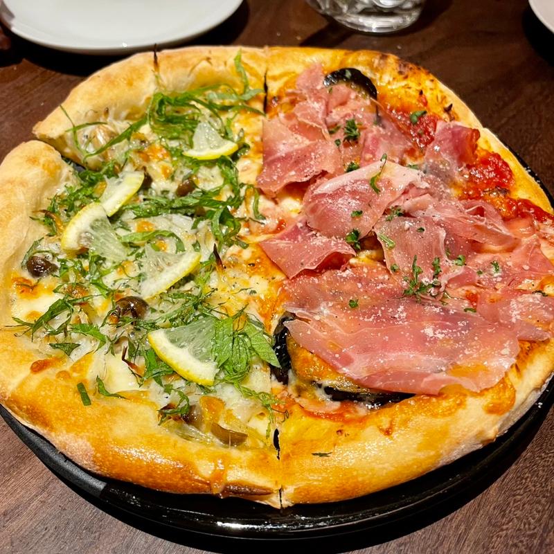 しらすと生ハムのピザ(GLUCK)