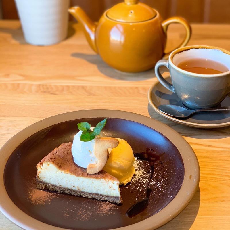 ティラミスベイクドチーズCAKE(5 waters cafe)