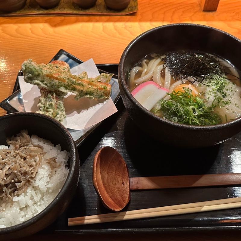 とろろうどんと鯛の磯辺揚げ(雅楽 （がらく）)