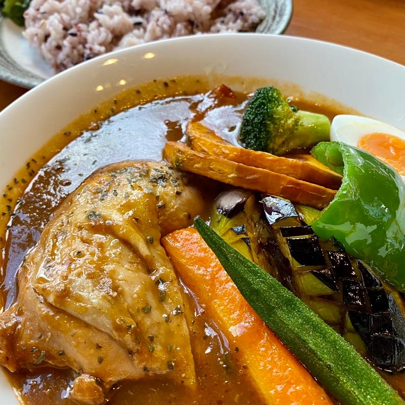 骨付きチキン＋野菜のスープカレー(スープカレー ハンジロー )