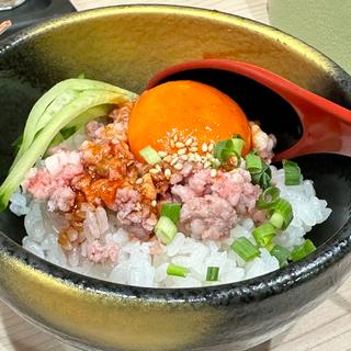 牛ユッケ丼(ラーメン専科 竹末食堂)