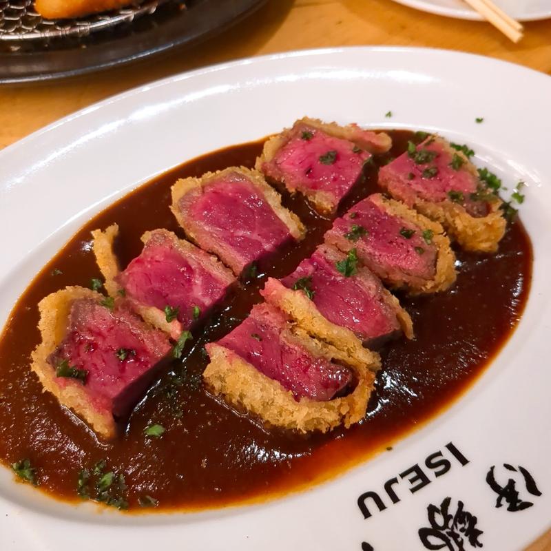 牛ミスジのレアカツ(洋食屋　伊勢十　神保町店)