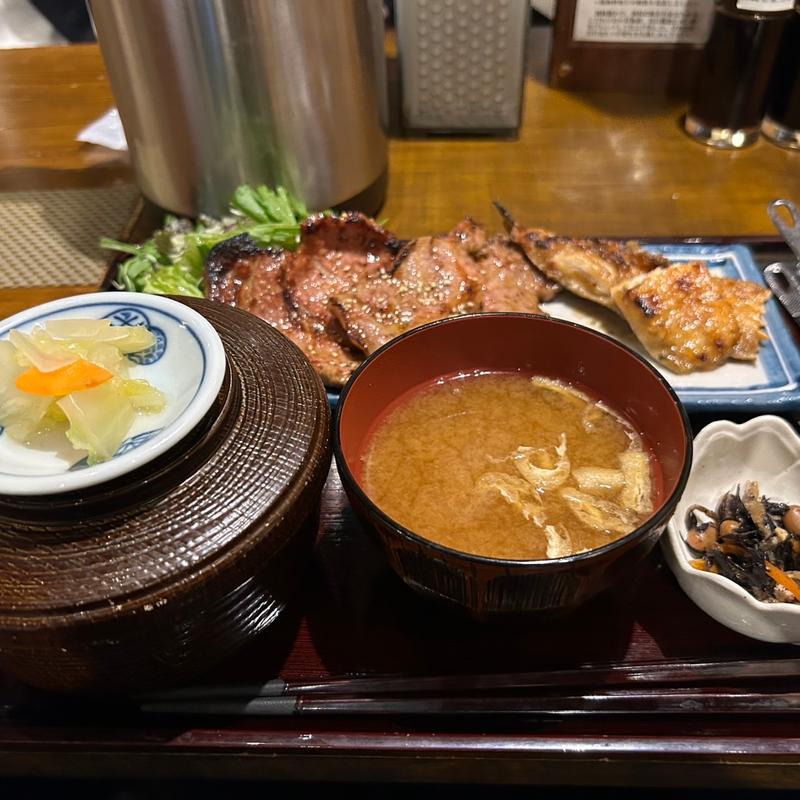 豚肩ロースみそ漬け焼定食(炭火焼専門食処 白銀屋 溜池分店)