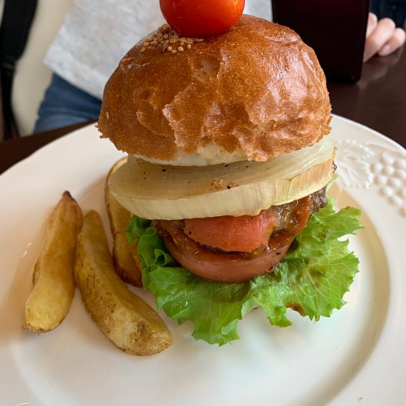 グリルとまとバーガー（ポテト付）(とまとcafe)