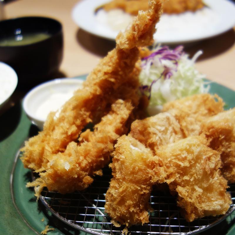 大きなエビフライ(2尾)＆イカフライ定食(ポーク凡平 六本松店)