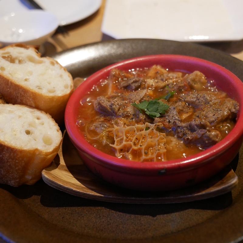 トリッパと鹿スジ、牛スジのトマト煮(バール 燗+vino)