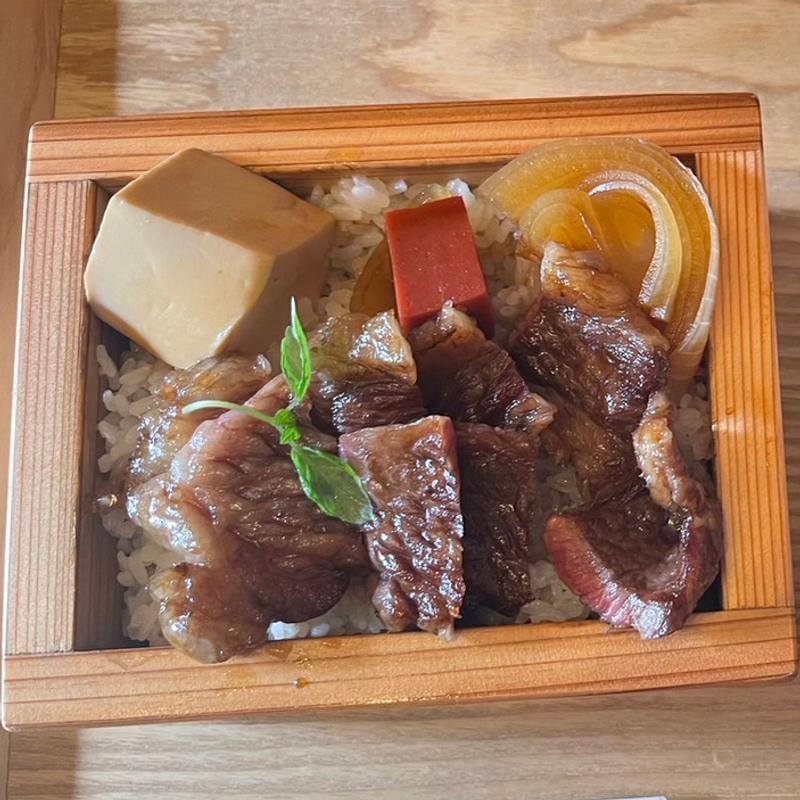 厚切りすき焼き重(丑屋 よ平 (すき焼き重と京野菜をリーズナブルに食べられるお店))