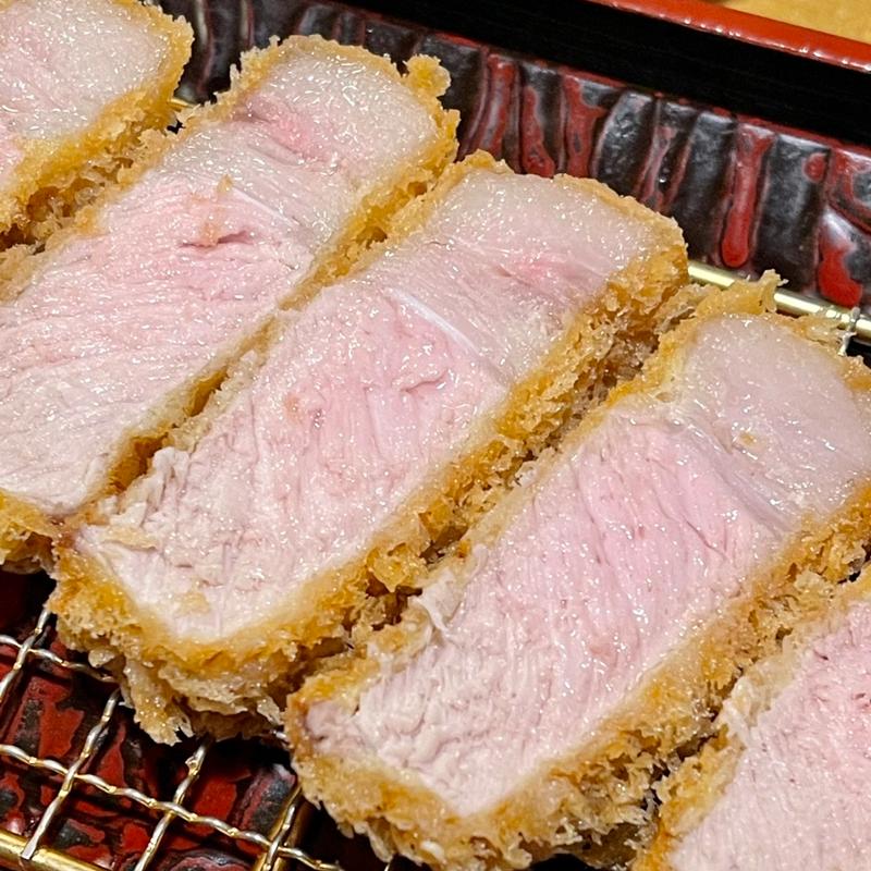 嬉嬉豚熟成肉ねむるぶたおふトンリブロースかつ(嬉嬉豚とんかつ 『君に、揚げる。』 （極）)