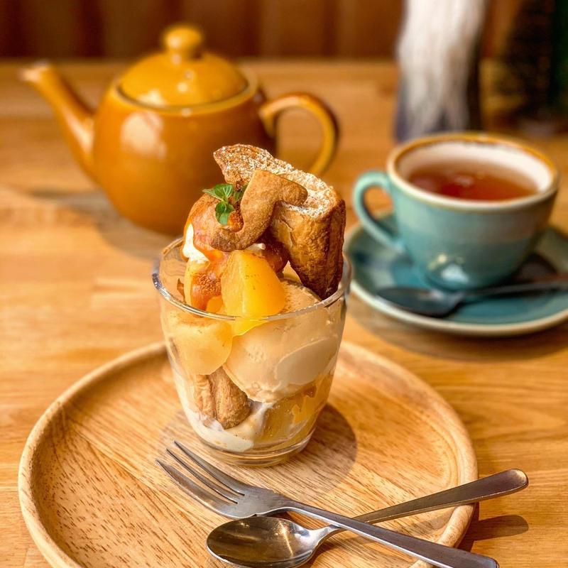 りんごスターとキャラメルのカスタードcreamパフェ(5 waters cafe)