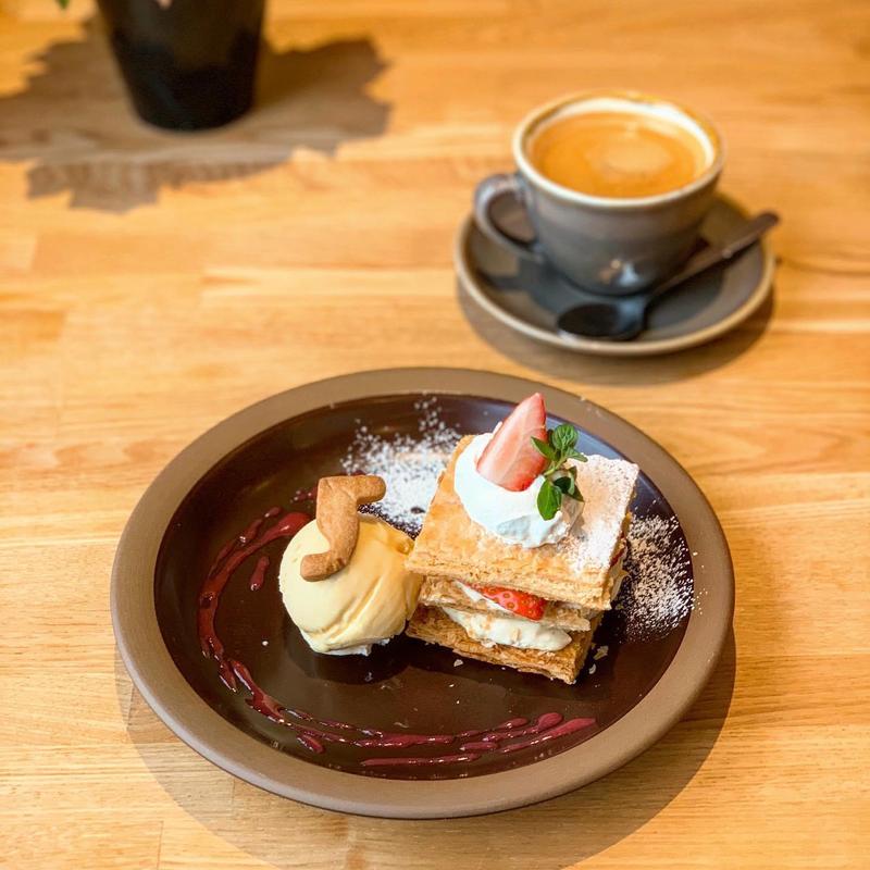 苺のミルフィーユ(5 waters cafe)