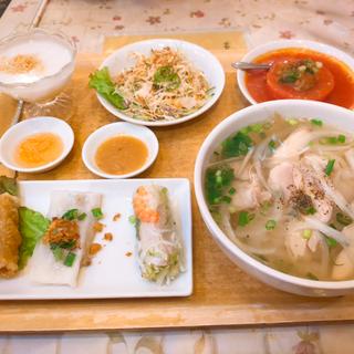豚挽き肉詰め焼きトマトと 鶏肉のフォーのセット(ベトナムレストラン　ジャスミンパレス)