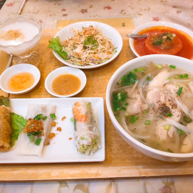豚挽き肉詰め焼きトマトと 鶏肉のフォーのセット(ベトナムレストラン　ジャスミンパレス)
