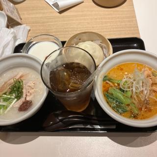 蒸し鶏とみょうがのお粥と濃厚胡麻坦々麺のセット(さっぽろ地下街（オーロラタウン）)