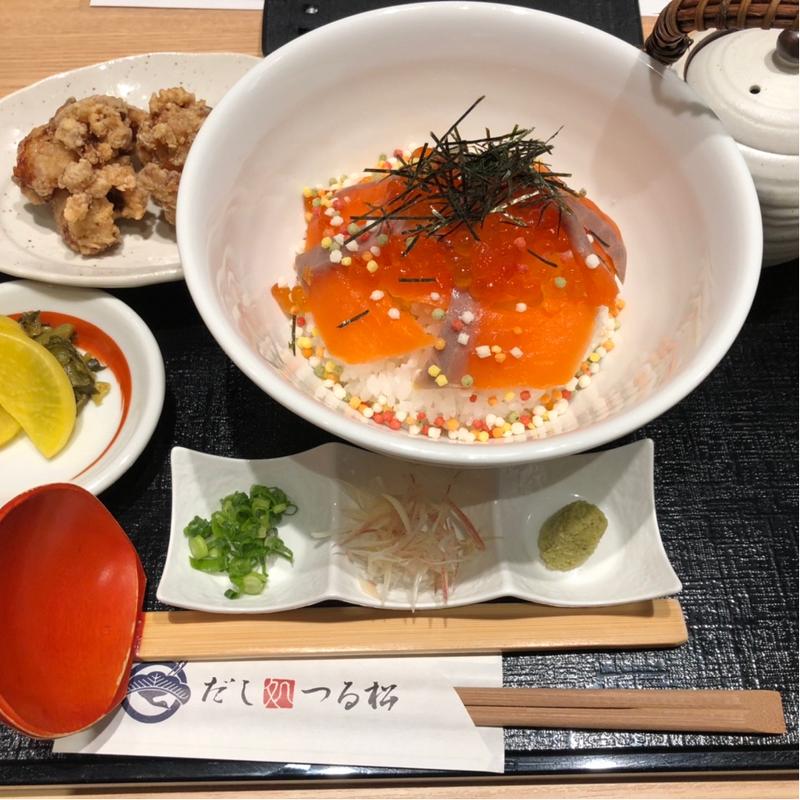 サーモンいくらの出汁茶漬け(だし処つる松)