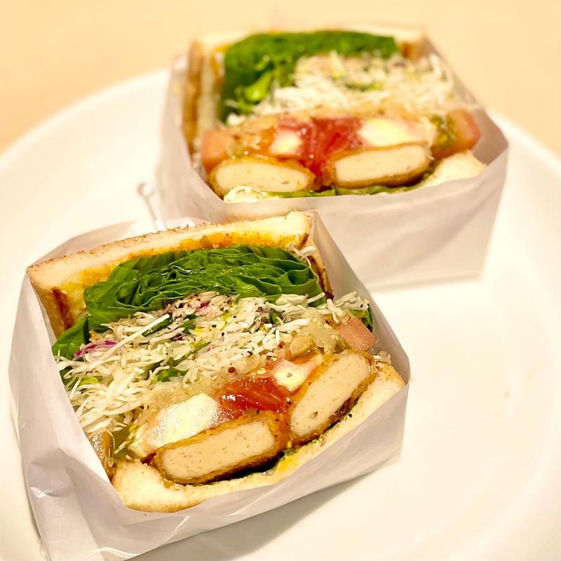 ヴィーガンスパイシーチキンサンド(& sandwich.)