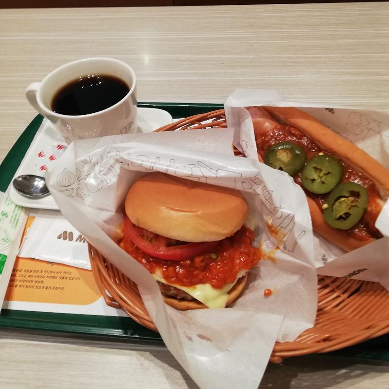 モスチーズバーガー＆スパイシードッグ(モスバーガーくずは店)