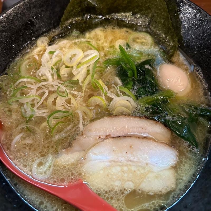 名物　豚骨醤油ラーメン(麺屋伍利羅～ごりら～ 博多豚骨醤油ラーメン)