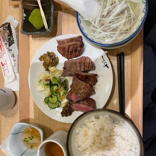 (牛たん炭焼 利久 東七番丁店)
