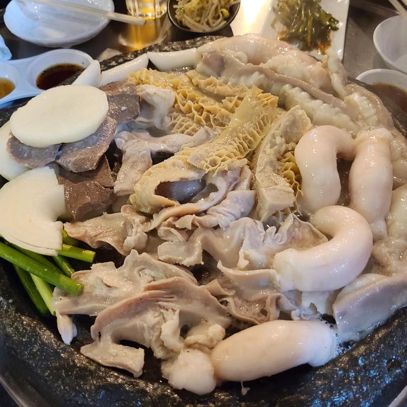 牛コプチャン盛り合わせ(ホンデコプチャンゴ　新大久保店)