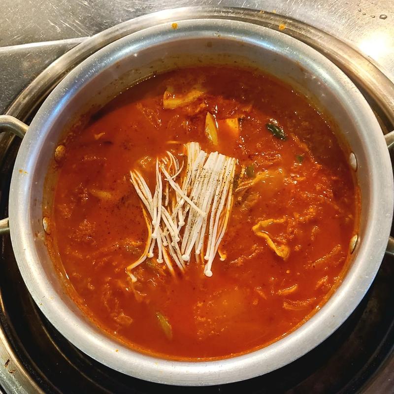 豚肉キムチチゲ(ホンデコプチャンゴ　新大久保店)