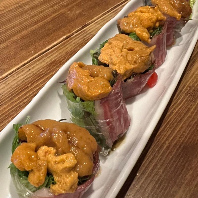 炙り牛コーネとウニの生春巻き(獅魂 （しこん）)