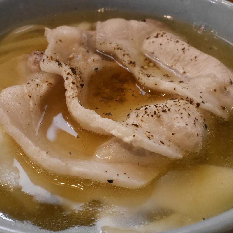豚かけうどん(上を向いて)