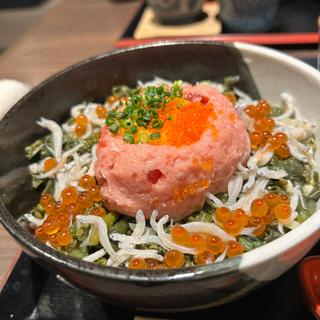 海鮮タルタル丼(贅沢盛り)(転石亭 HANARE)