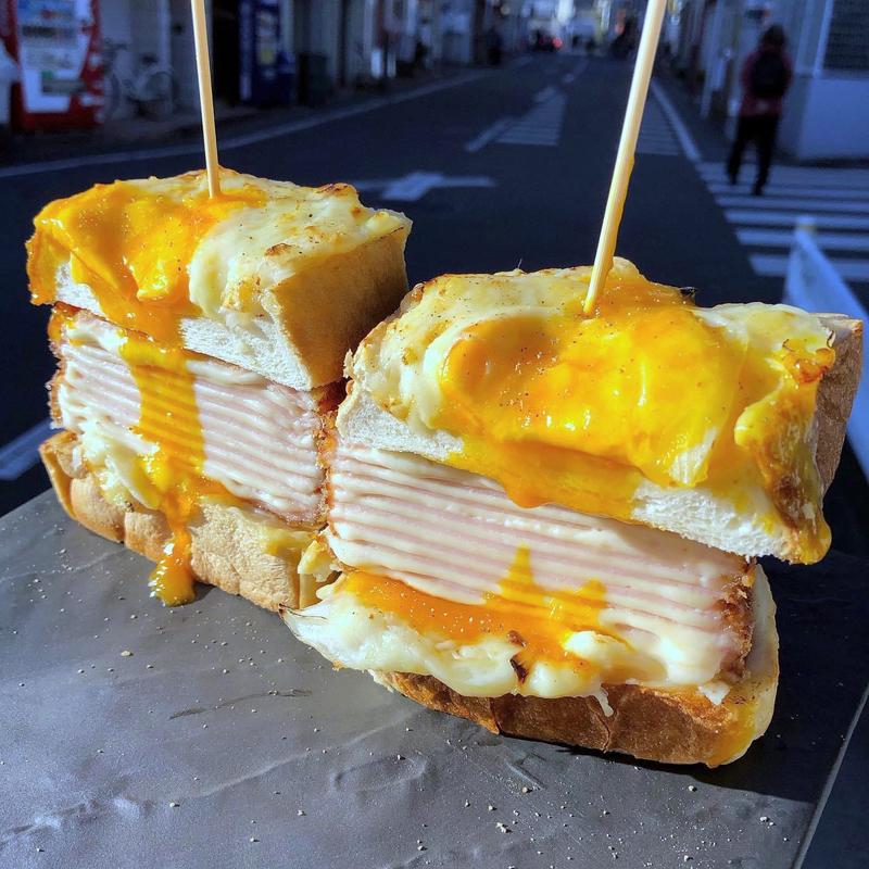 クロックマダムでミルフィーユチーズハムカツ(コーヒー＆トースト)