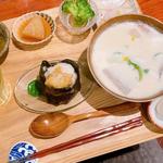 味噌汁とおにぎりの定食(小料理屋 永山)