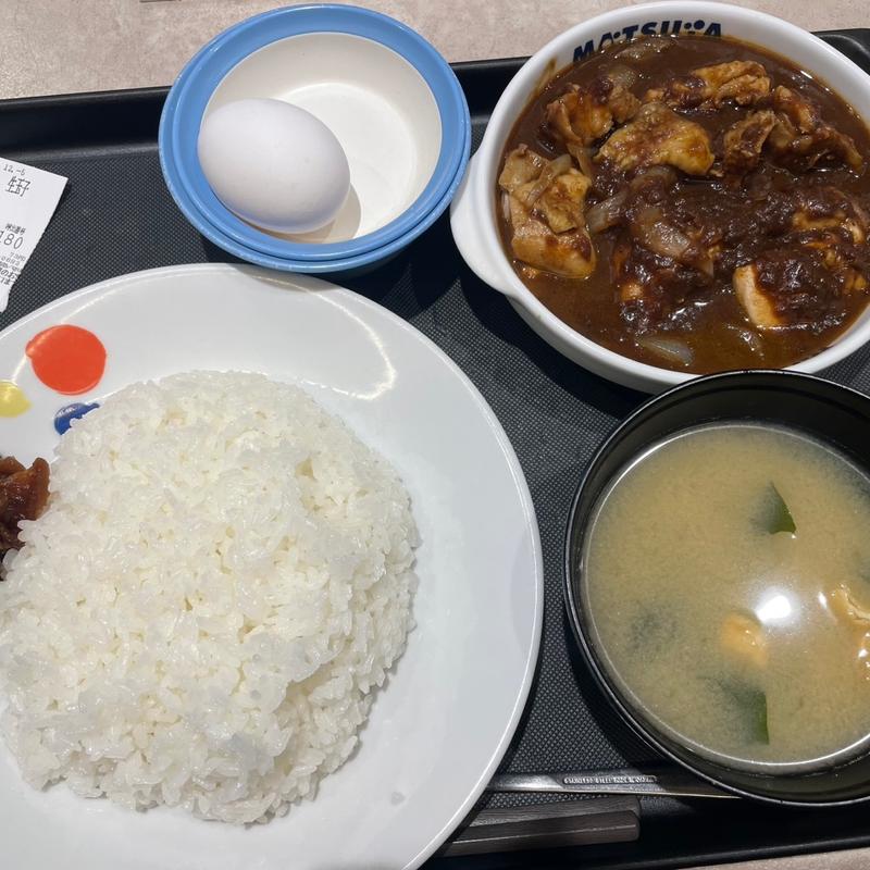 ごろごろチキンカレー、生卵(松屋 青砥店)