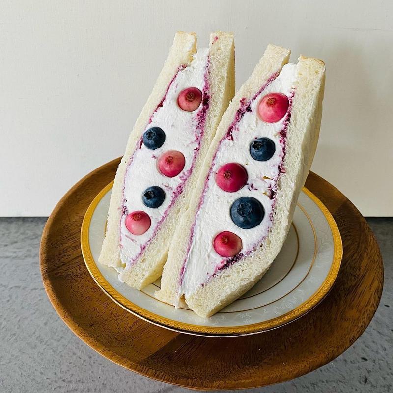 幸せのフルーツサンド ピンクブルーベリー(果実店canvas吉祥寺)