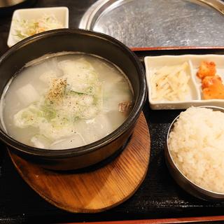 ソルロンタン定食(韓国伝統家庭料理 土房 （カンコクデントウカテイリョウリ・トバン）)