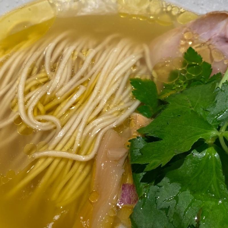 鶏と貝の金色潮そば　(大人のらーめん ヒトヤドノクジラ)