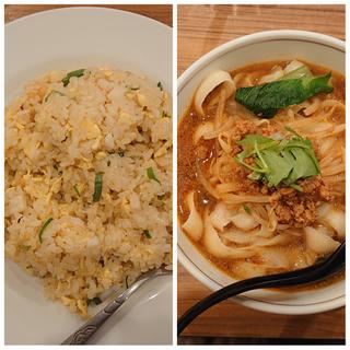 海鮮チャーハン+小担々刀削麺(龍 刀削麺)